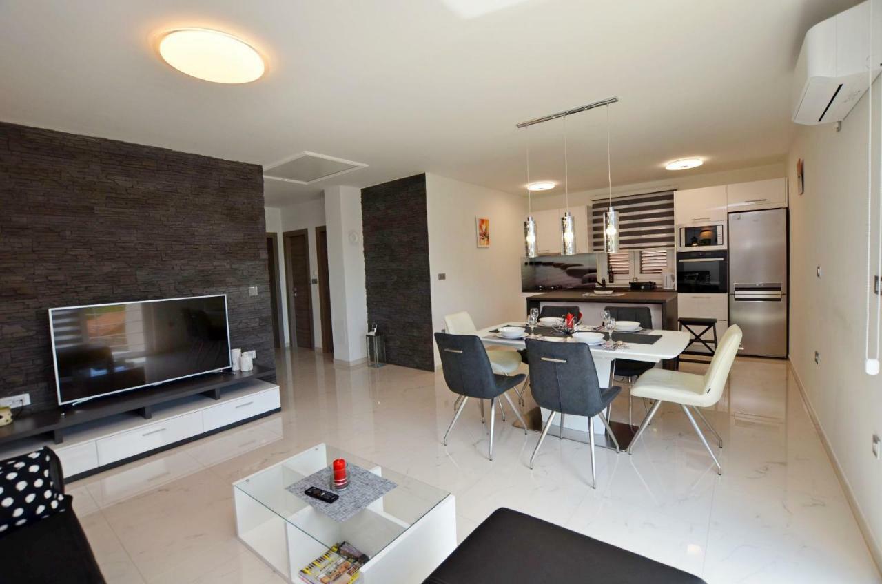 Apartments Golden Hour Jurdani Extérieur photo